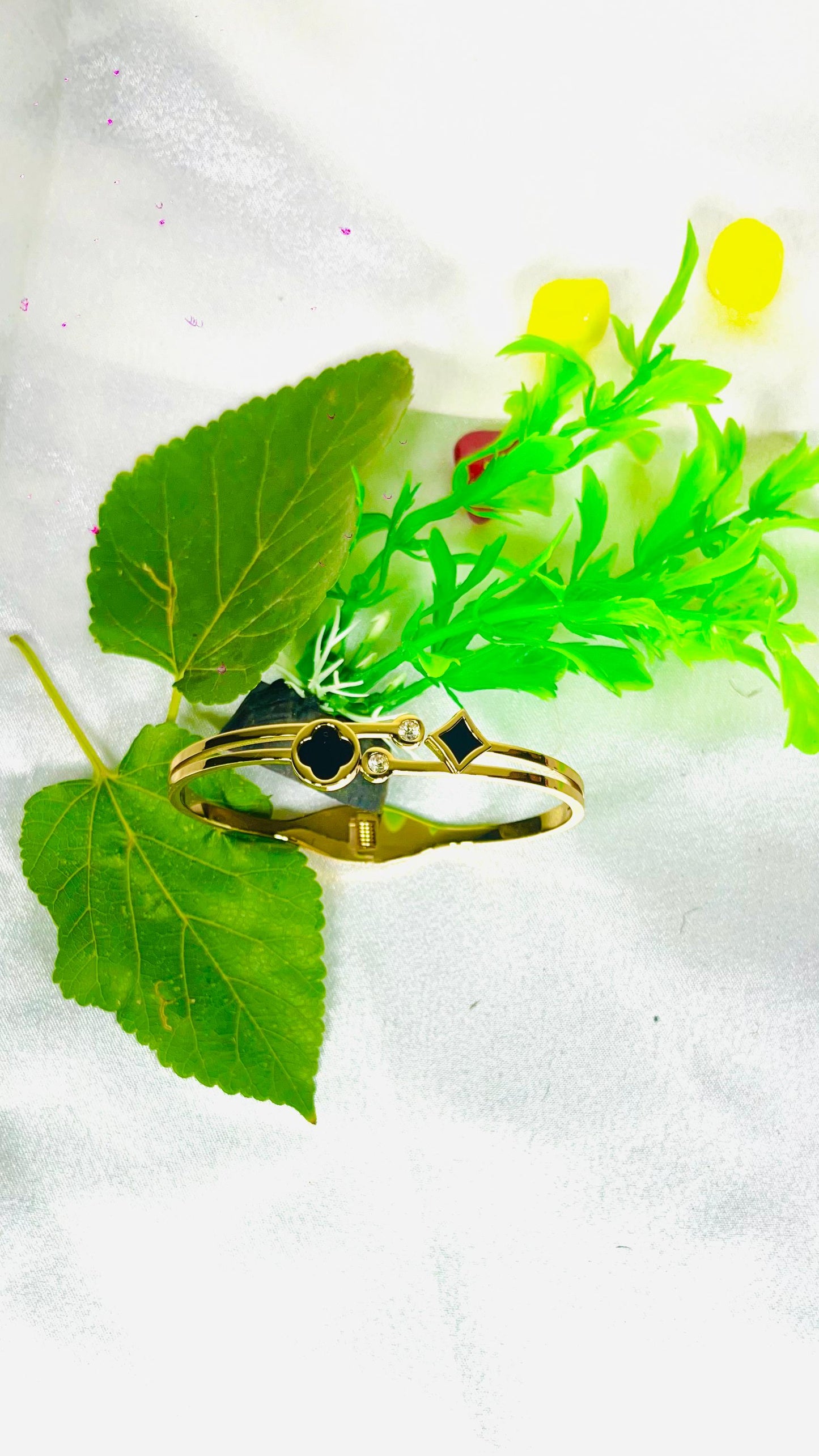 New fasionable bangle for girls and women